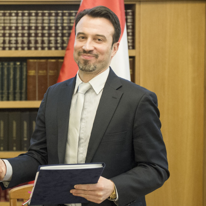 Távozott az NGM-től, cége pár nappal később már tanácsadóként dolgozott a minisztériumnak