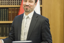 Távozott az NGM-től, cége pár nappal később már tanácsadóként dolgozott a minisztériumnak