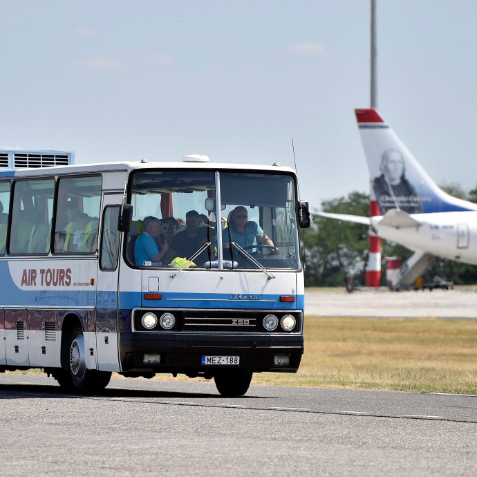 Teljesen életszerűtlenül szigorítják az iskolai buszkirándulásokat