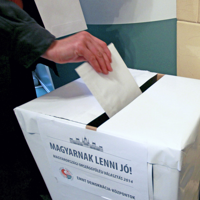 Egymillió új magyar állampolgárt és több százezer új szavazatot is jelent a honosítás bevezetése
