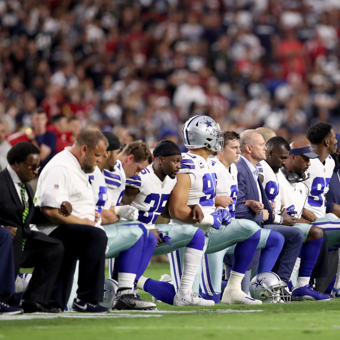Dollár-százmilliókat térdelhetnek ki az NFL-ből a tiltakozó játékosok