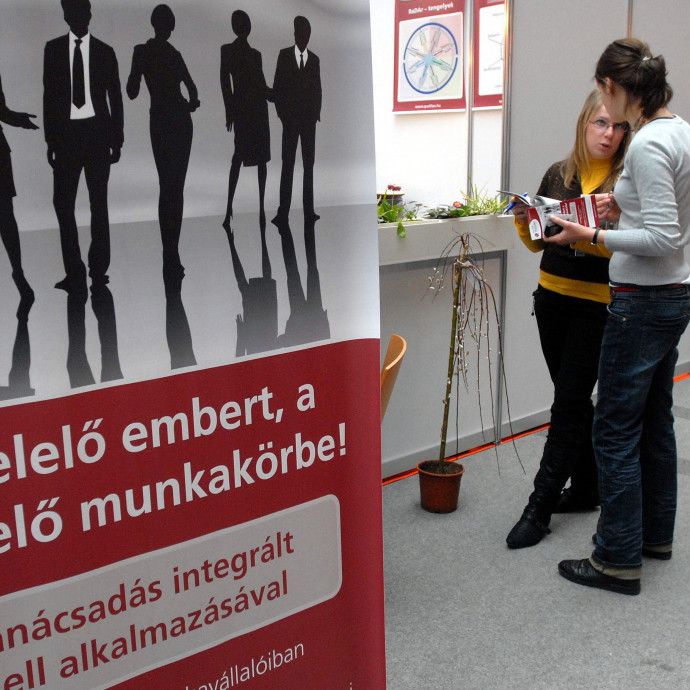 Néha le kell tagadni azt a diplomát, hogy meglegyen az állás