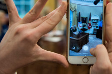 Bajba kerül a Snapchat, ha nem tudja megoldani, hogy ne csak az amerikai tinik imádják