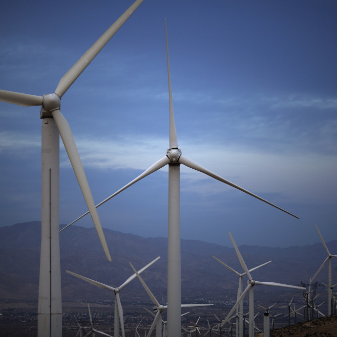 A Balkán helyett Nyugat és a megújulók felé fordul a közép-európai energiaóriás