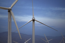 A Balkán helyett Nyugat és a megújulók felé fordul a közép-európai energiaóriás