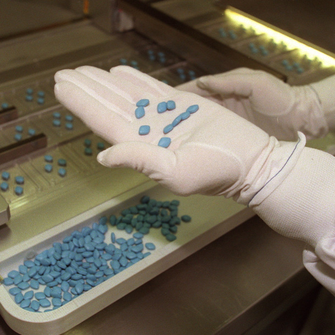 Fehér lesz a Viagra, és sokkal olcsóbb, mint eddig