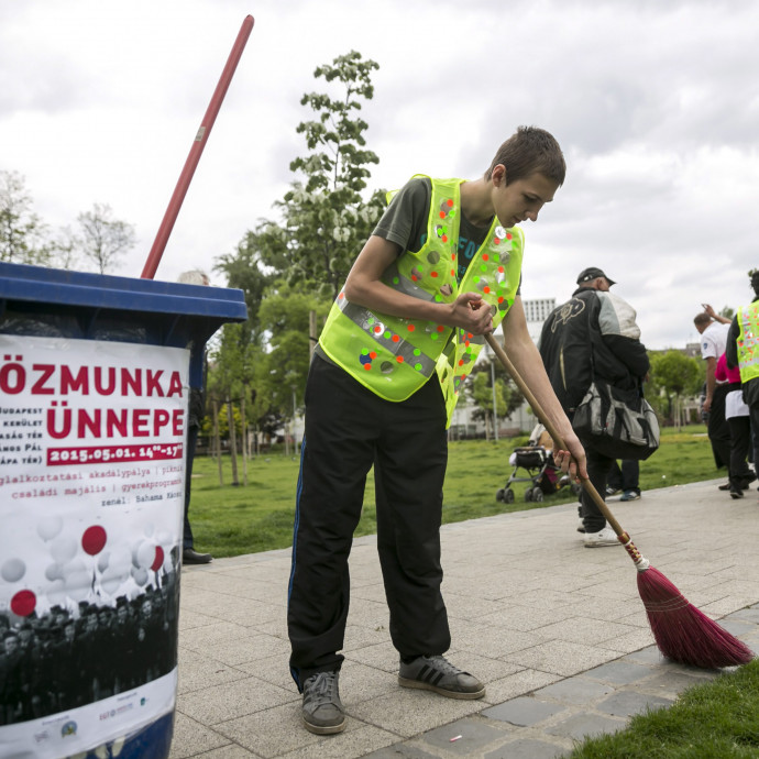 Idén már csak 150 gyerek dolgozik közmunkásként Magyarországon