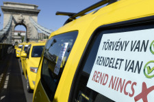 A magyar kormány után az EU bírósága is kimondta, hogy taxi az Uber