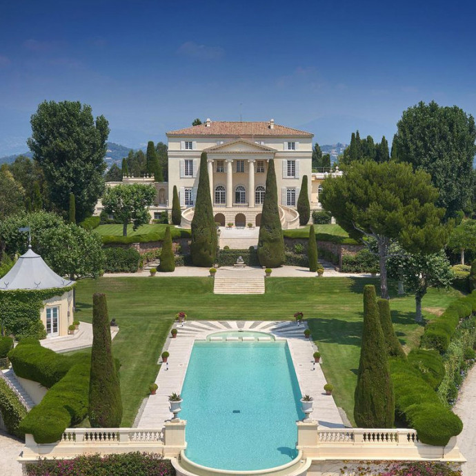 Százmillió dollárral vágta át ügyfeleit, most a francia Riviéra luxusát élvezi