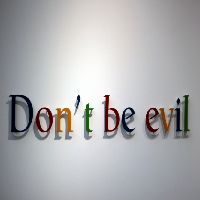 Egy év alatt 5000 milliárd forintnyi jövedelmet tüntetett el a Google az európai adóhatóságok elől