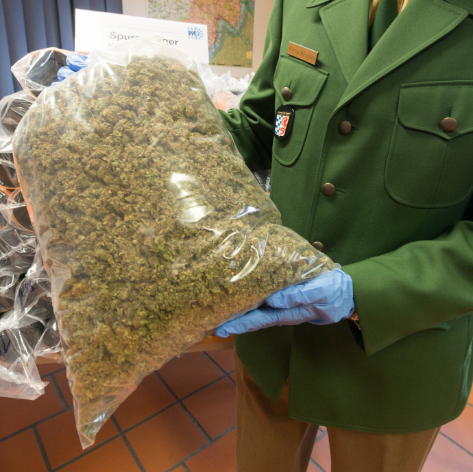 Németországban a rendőrök legalizálnák a marihuánát