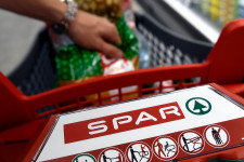 Mészáros Lőrinc a szupermarketekbe is betette a lábát