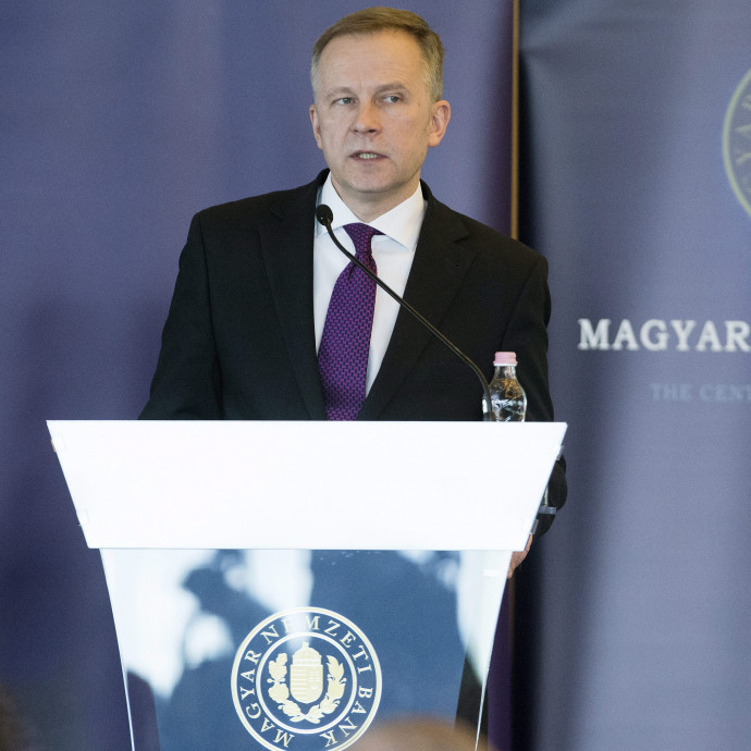 Korrupció gyanúja miatt őrizetbe vették a jegybankelnököt Lettországban