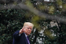 Trump 99-szeresen és 99 milliárd dollárral lőtt mellé újabb tweetjében