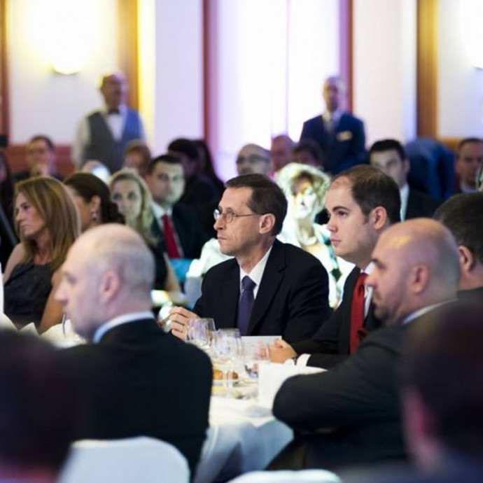 Mészáros Lőrinc beszáll Keszthelyi Erik alkuszbirodalmába