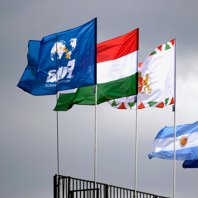 Titkosnak hazudta a vizes vb nyilvános szerződéseit a fideszes államtitkár