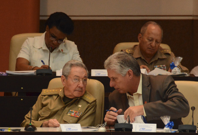 Raúl Castro és Miguel Díaz-Canel. Fotó: AFP