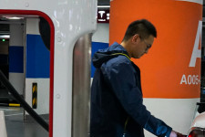 Már csak a hívők hisznek a Teslában, de még mindig elég sokan vannak