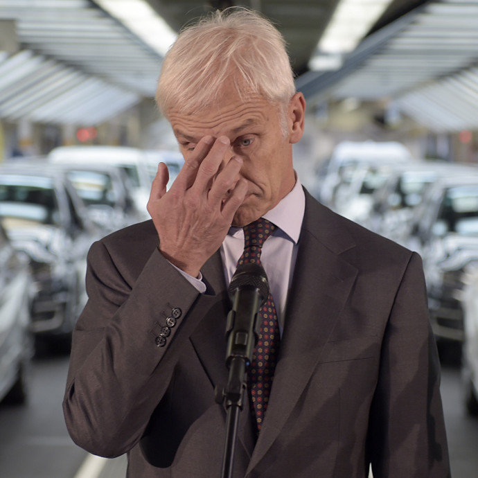 A Volkswagen kirúgja a vezérigazgatóját, de hazai pályán legalább nyeri a dízelperek nagyját