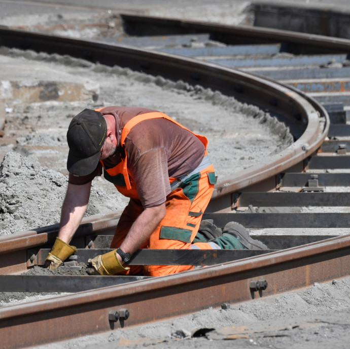 Csak két év múlva kell megadni a nyugaton dolgozó magyar munkásnak a nyugati bért