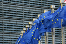 Az uniós pénzekkel tarthatja sakkban a magyar kormányt az EU