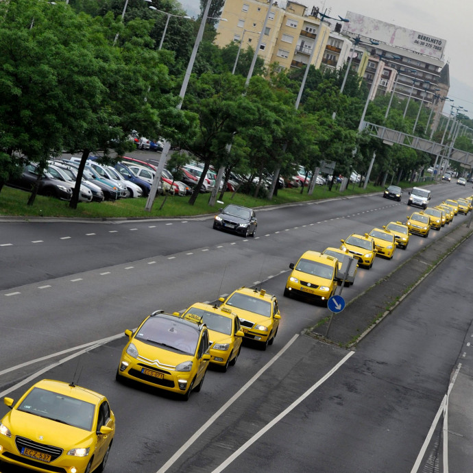 Mind Uberkárosultak vagyunk