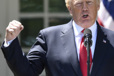 Trump tovább húzza az időt a védővámok kivetésével