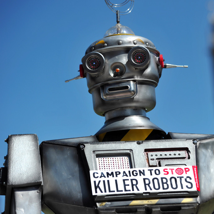 Hét dolgozó helyett öt robotnak adta ki a munkát egy svájci bank