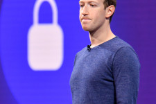 Előfizetéses Facebookon mesterkednek Zuckerbergék