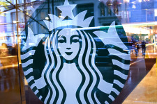 Ezentúl a Nestlé árulja a Starbucks termékeit