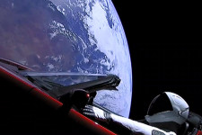 Soros György gesztust tett Elon Musknak, beállt a Tesla mögé