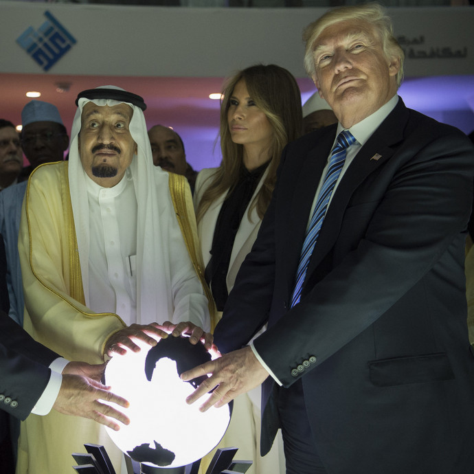 Egyre nehezebb megkülönböztetni az USA külpolitikáját Trump üzleti érdekeitől