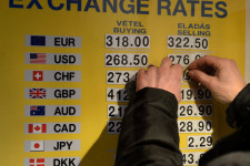 Miért lett hirtelen 320 forint egy euró, és meddig marad ez így?