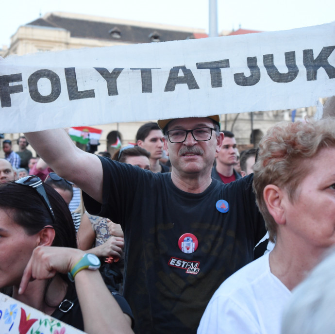 Megszorítások jöhetnek, mert a kormány túlköltekezett a választások előtt