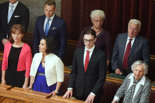 Három év alatt 4,4 milliárd forintot vett ki cégeiből az Orbán család