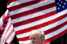 Huszonöt százalékos importvámmal válaszol az EU Trumpnak