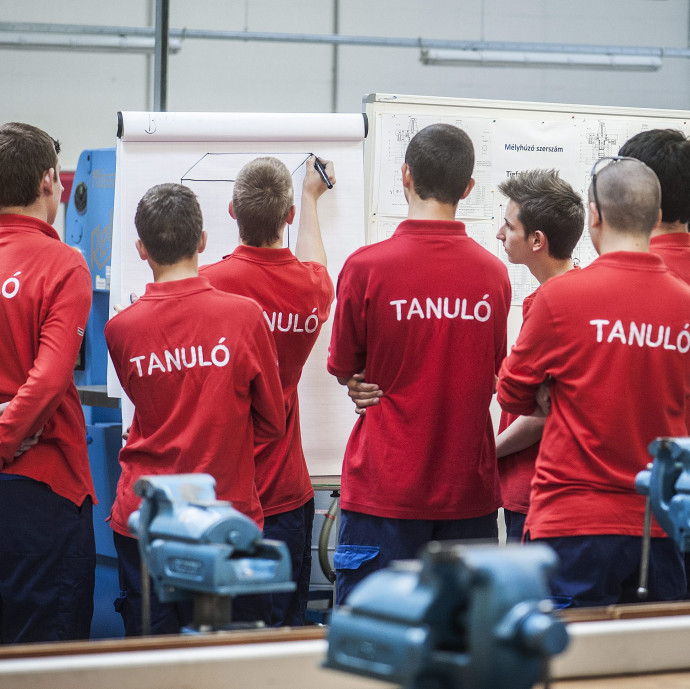 Sokkal több a nem tanuló és nem dolgozó fiatal magyar lány, mint fiú