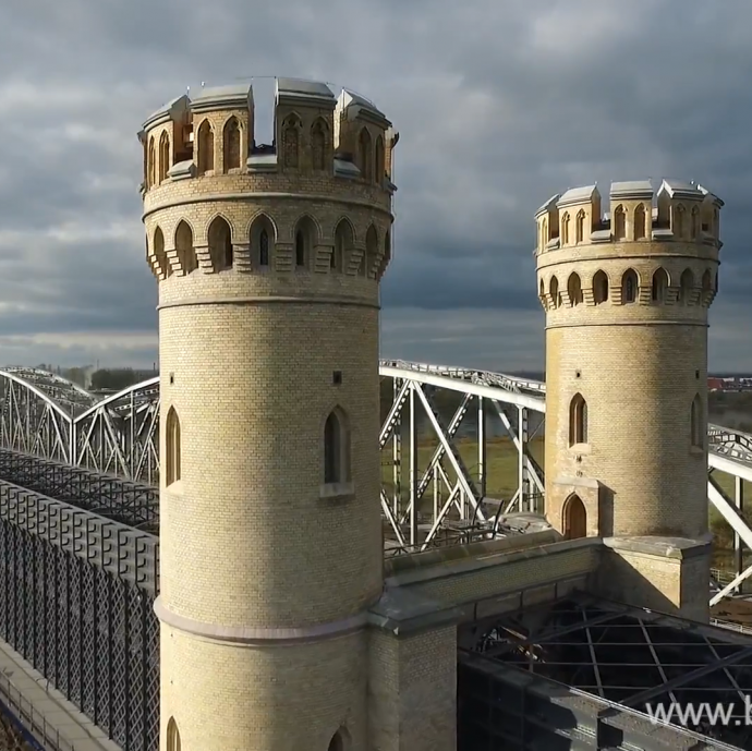 Lengyelországban is tízmilliárdokért dolgozik a kormány kedvenc útépítője