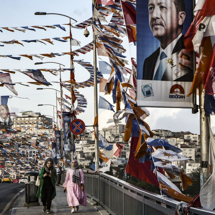 A dollár döntheti meg a legnehezebb választására készülő Erdogan hatalmát