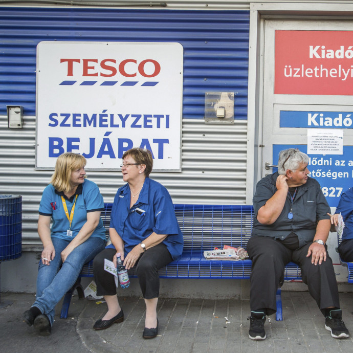 Riválisával összefogva törné le az árakat a Tesco