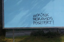 Három nap sem kellett: már folytatódhat is a kormányzati plakátkampány