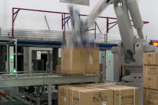 A robotok azokat a munkahelyeket veszik el, amelyekre különben is egyre nehezebb embert találni
