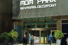 Megveszi a MOM Parkot az OTP