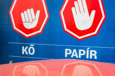 Csendben megtolták a propagandát még jobban, 90 milliárd kerülhet egy céghez
