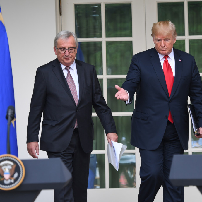 Törékeny fegyverszünetet kötött Trump és Juncker a kereskedelmi háborúban