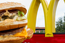 Ötven éves a Big Mac, a közgazdászok kedvenc szendvicse