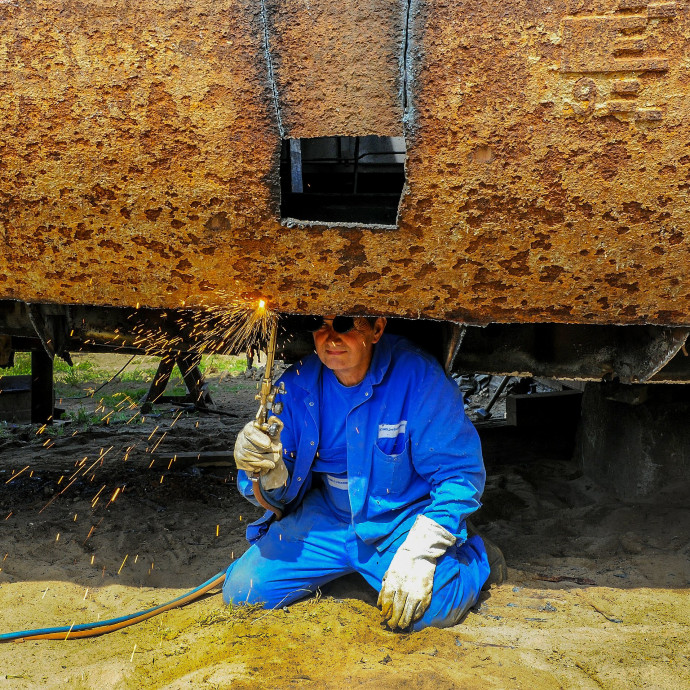 Szakad tovább a társadalom, csak a felső és az alsó rétegek bővülnek