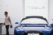 Miközben mi a BMW-ért küzdöttünk, a németek lementek kutyába a Tesla-gyárért