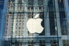 Az Apple nyerte az 1000 milliárd dolláros versenyfutást