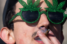 Nem fogy eléggé a sör, ezért füves italokat dobnak piacra a sörgyártók